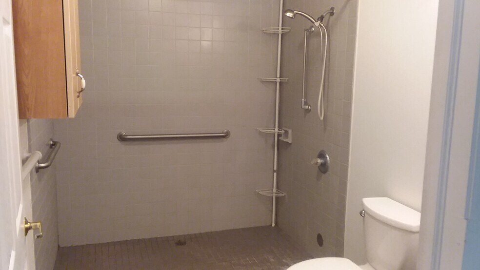 bath - 375 W Pine St