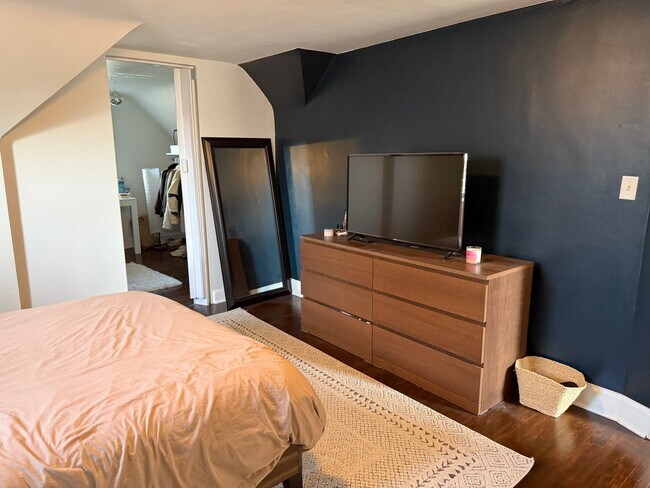 Building Photo - Charming 3 bedroom 1.5 bath in Amherst :