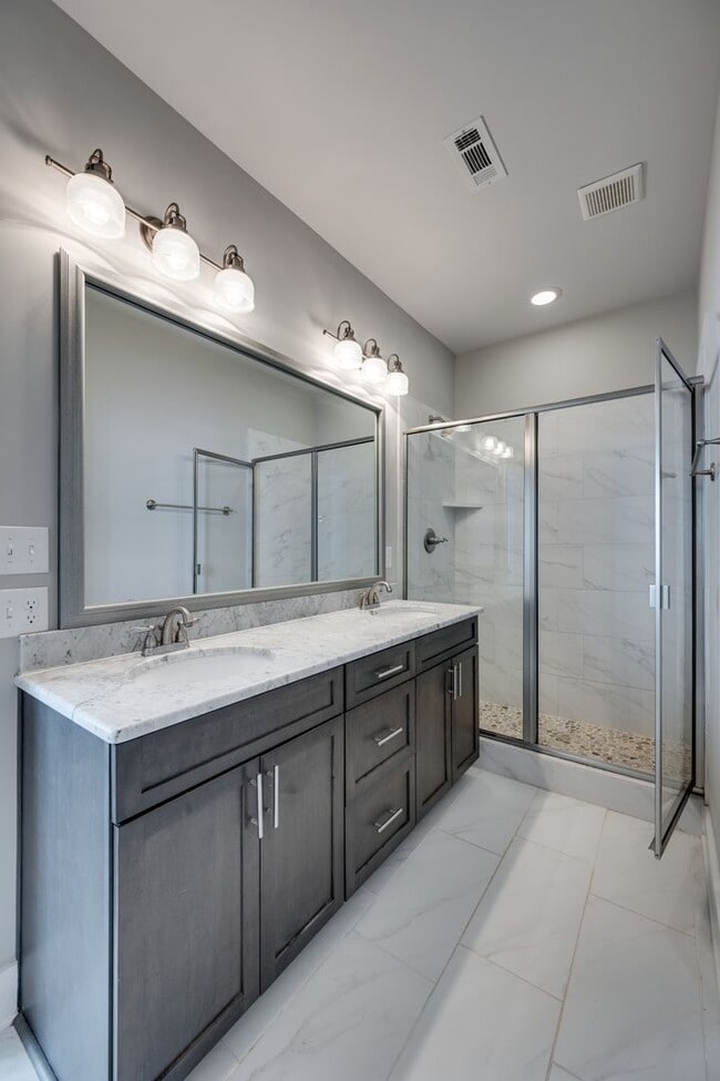 Building Photo - Beautiful 3-bed, 2.5-bath home offering 2,003 sq ft in the heart of East Nashville