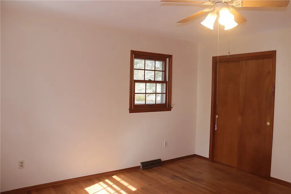 Main house bedroom - 281 Lake Rd