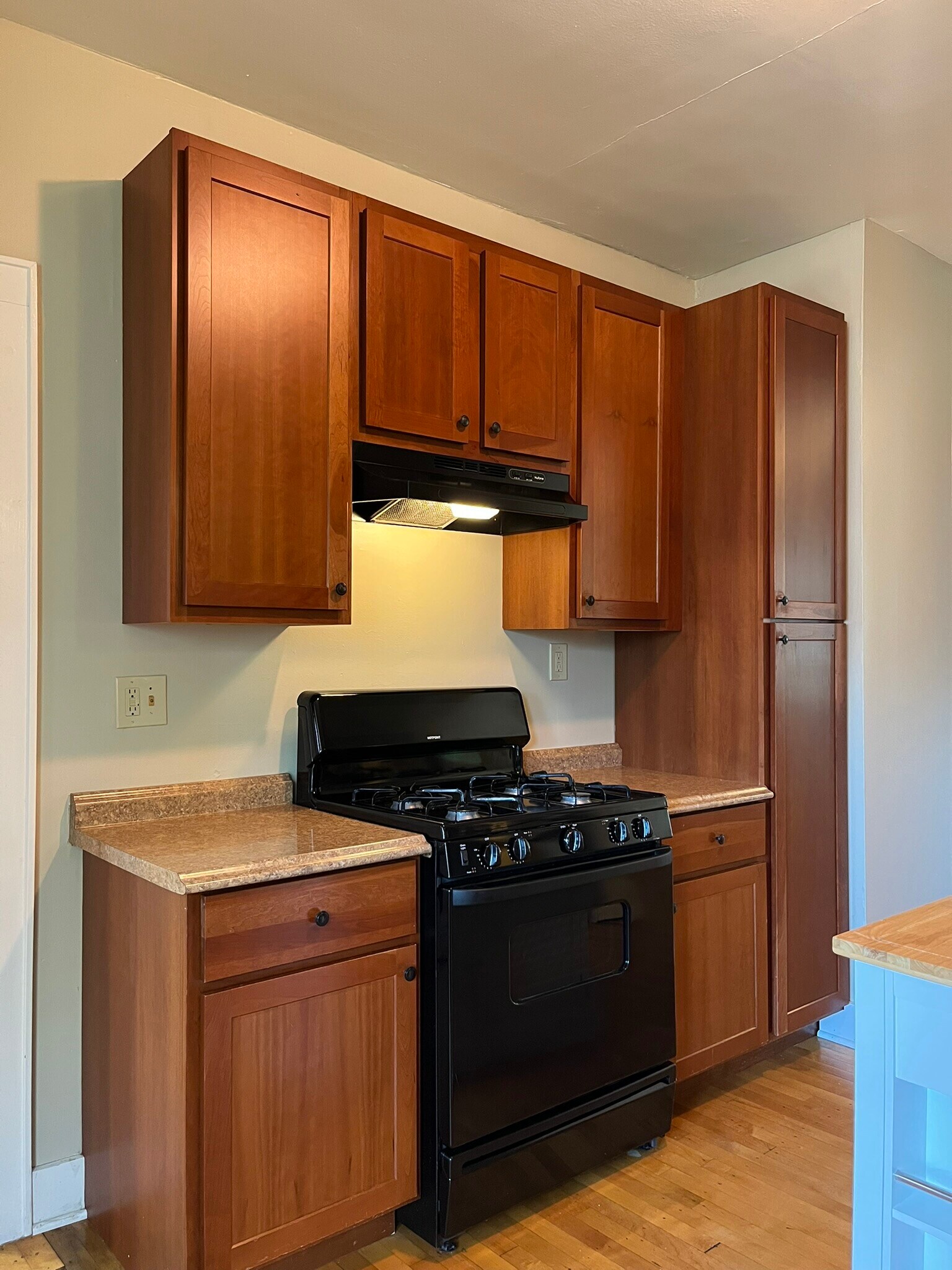 Building Photo - 1211 E Saveland Ave