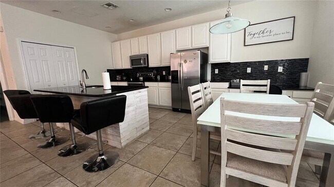 Building Photo - 720 Las Fuentes Dr
