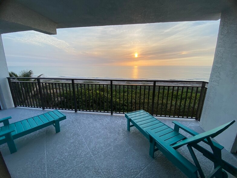 Building Photo - 10102 S Ocean Dr