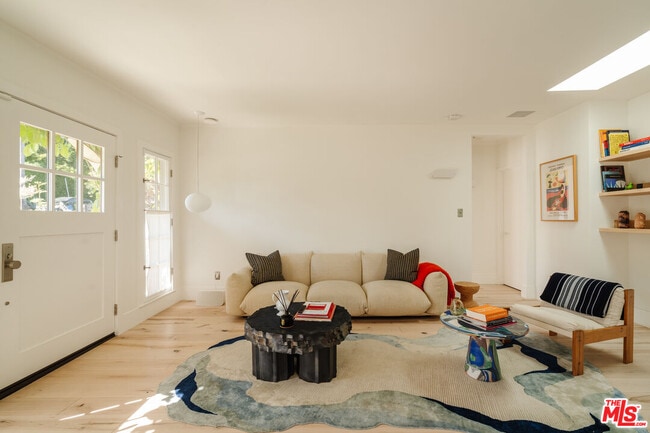 Building Photo - 1097 W Kensington Rd