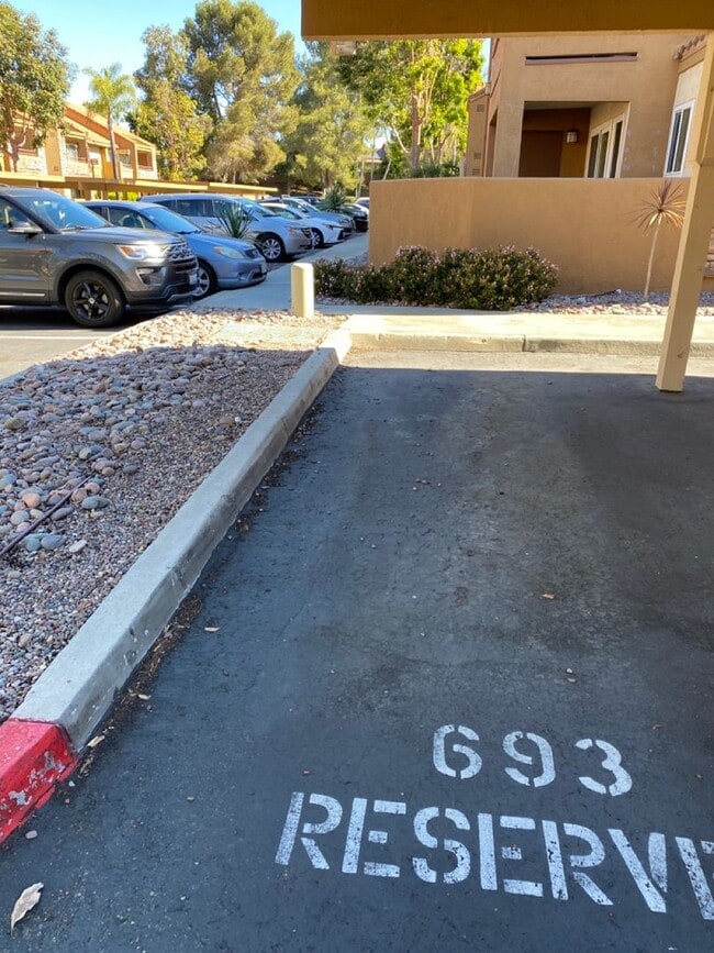 Building Photo - 1BD/1BA Condo - Downstairs Unit - Parking ...