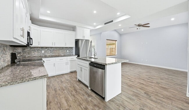 Building Photo - New Rental! Updated 3-bedroom/2 bath town home