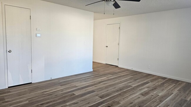 Building Photo - Roxbury Duplex