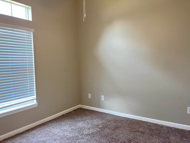 Building Photo - 203 Bryson Way