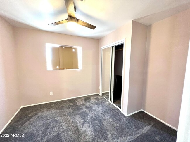 Building Photo - 2235 E Victory Dr