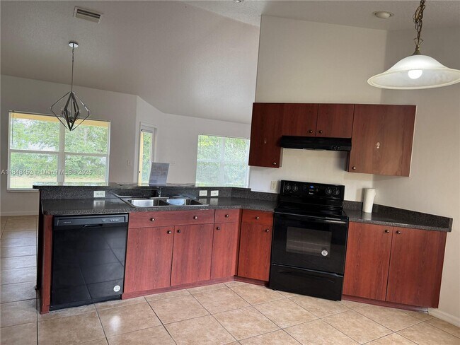 Building Photo - 13755 SW 48th Ct