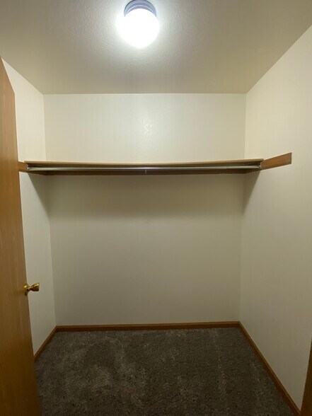Building Photo - 7483 Crosscreek Dr