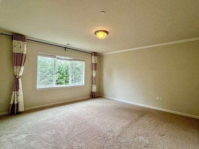 Building Photo - Spacious 5-Bedroom Home for Rent in Kenmore