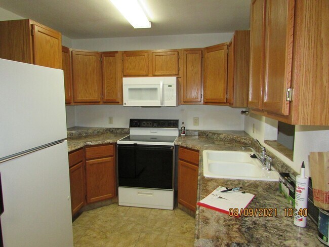 Building Photo - Newly remodeled 5 bedroom/2 bath home