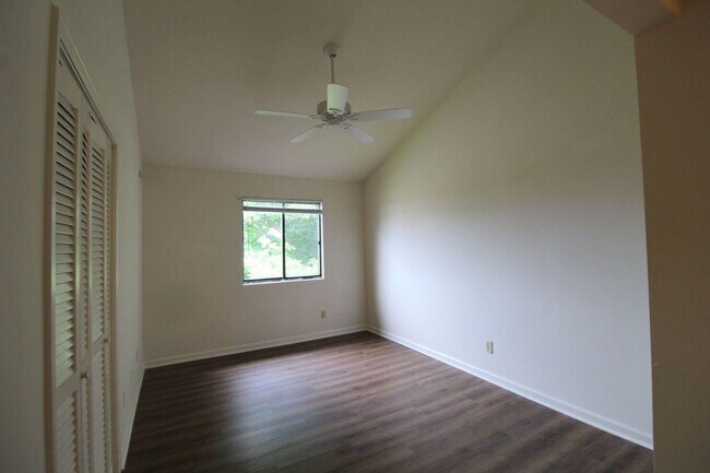Building Photo - 1116 Blue Ridge Dr
