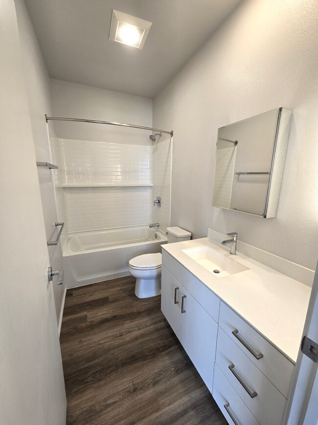 Building Photo - Hoopili Kaikea 2br/1ba with 1-car garage & stall