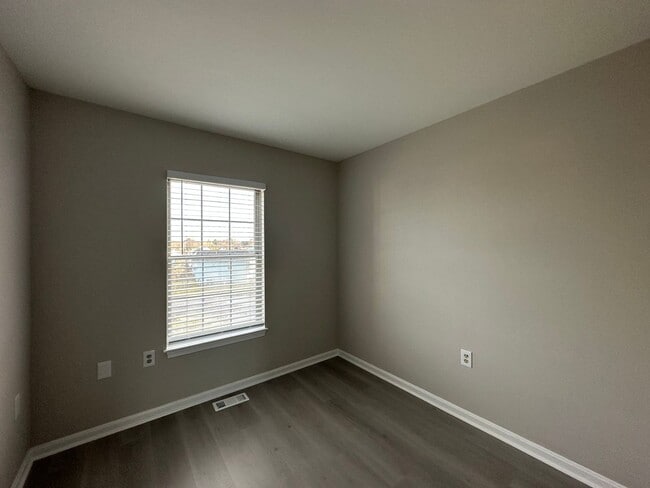 Building Photo - Charming 3 Bedroom/2.5 Bathroom Townhome with Attached Garage in Reisterstown, MD!