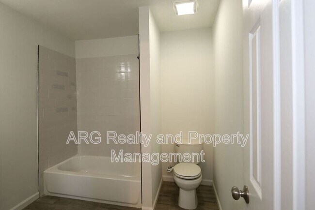 Building Photo - 1095 Ira St SW