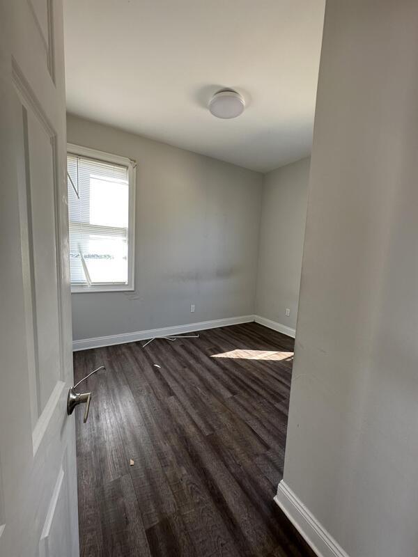 Building Photo - 162 Grand St