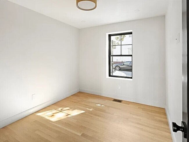 Building Photo - 99 5th St