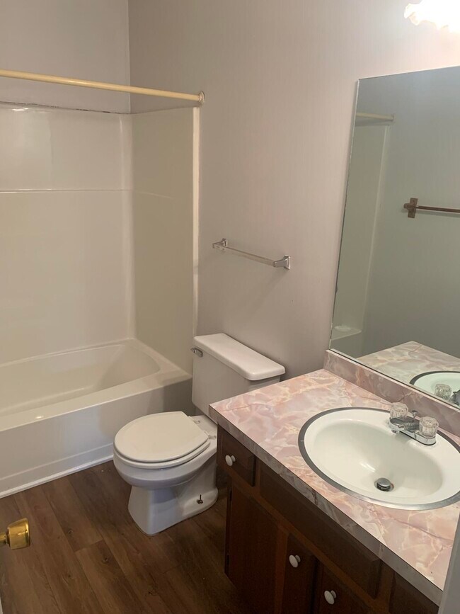 Building Photo - 1104 Collins Ln