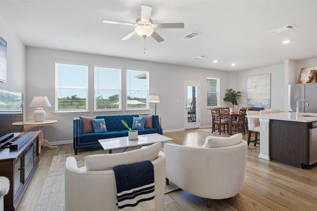 Building Photo - 514 Sun Grv Trl
