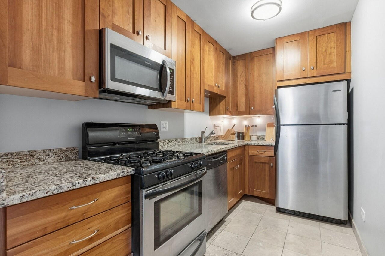 Building Photo - 515 W Wrightwood Ave