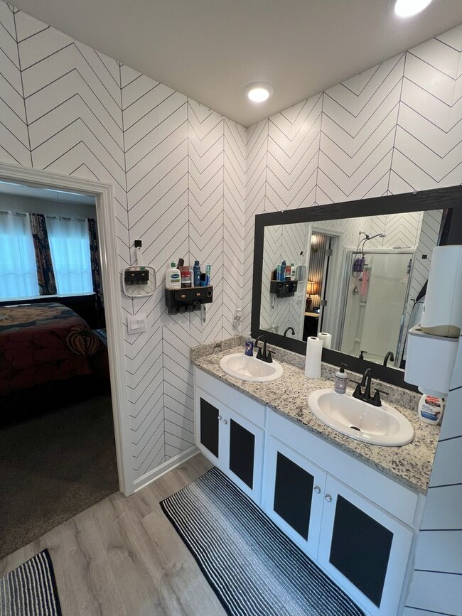 Building Photo - Stunning 4-Bedroom Home in Zachary's Mirav...