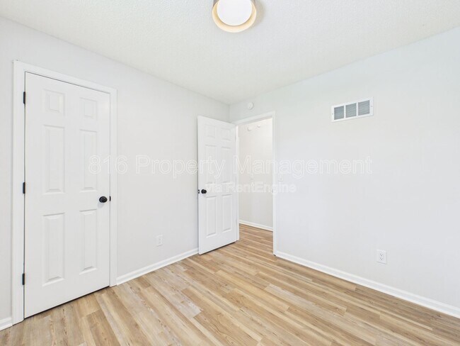 Building Photo - 8622 E 108th Terrace