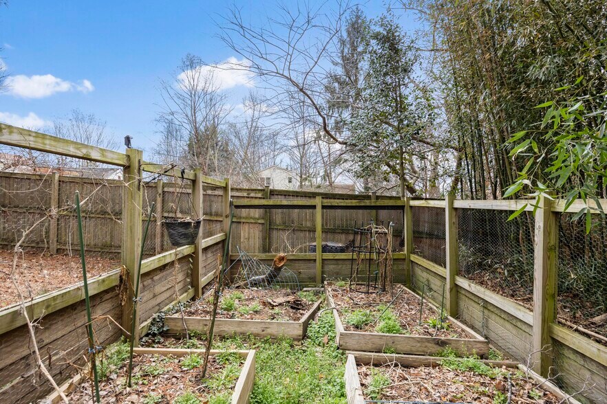 Building Photo - 8312 Savage Guilford Rd