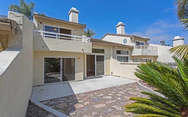 Building Photo - Gorgeous Townhome in Laguna Del Mar Community!
