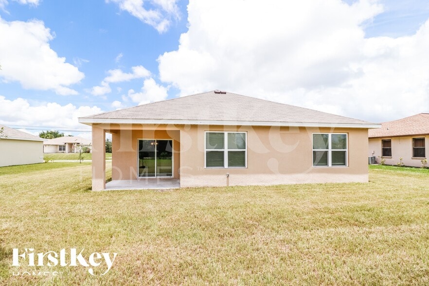 Building Photo - 710 SW 12th St