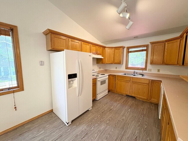 Building Photo - 2905 High Park Dr
