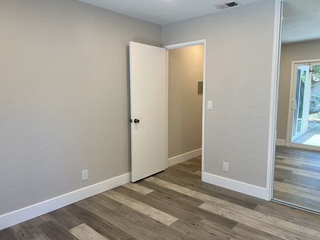 Building Photo - 5181 Oxbow Ct
