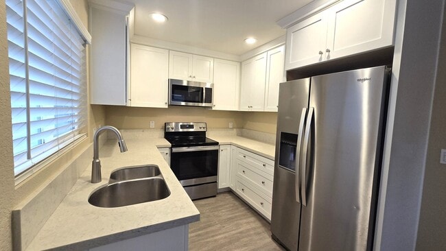 Building Photo - 542-546 3rd St