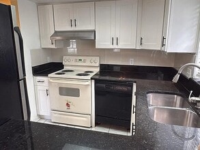 Building Photo - 1082 Old S Dr