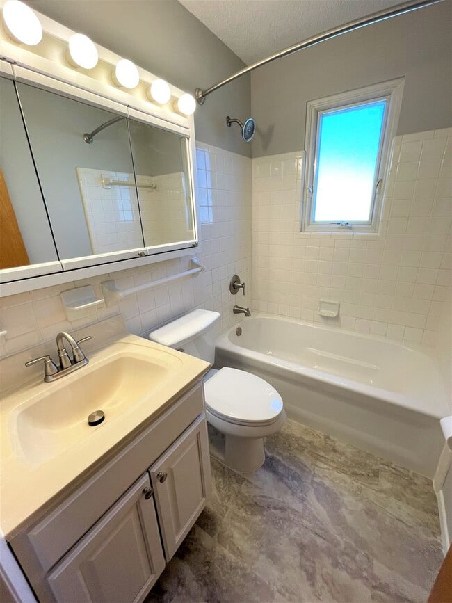 Building Photo - Charming 3 Bed/2 Bath Brick Ranch Home in ...