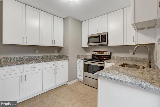 Building Photo - 13842 Beaujolais Ct
