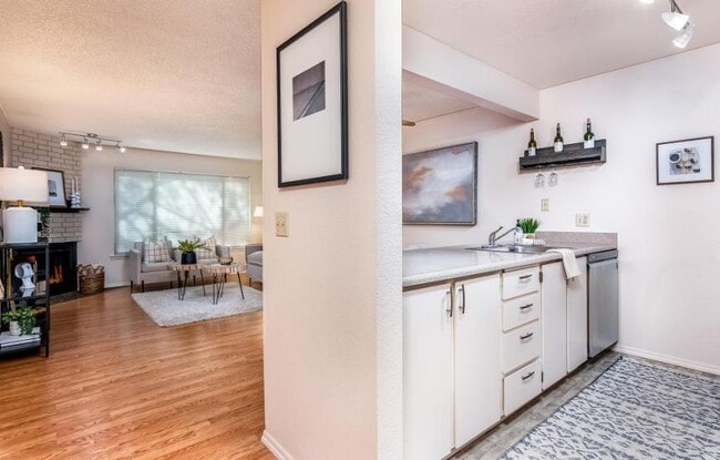 Building Photo - 1 bedroom in Seattle WA 98115