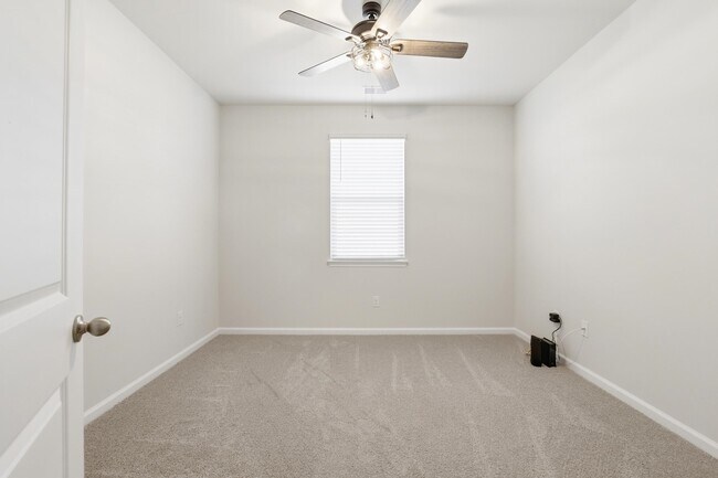 Building Photo - 114 Brooks Dr