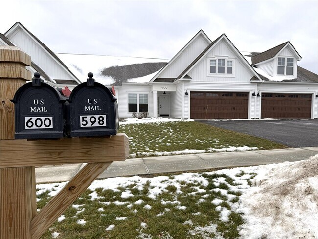 Building Photo - 593 Championship Dr