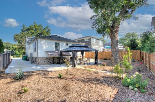 Building Photo - Discover the charm of this FULLY FURNISHED basement unit, tucked away in a beautifully updated bu...