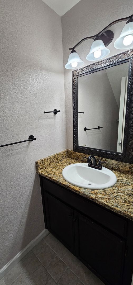 Building Photo - **Centrally Located in Santa Rosa!!**