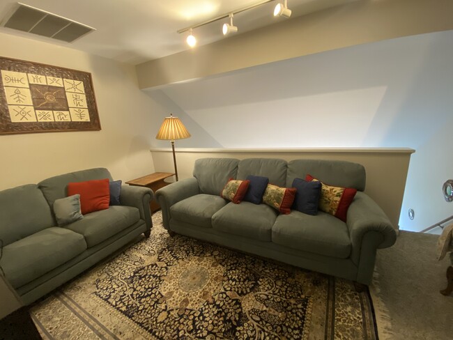 Loft with Bluetooth tv - 93 Ellsworth St