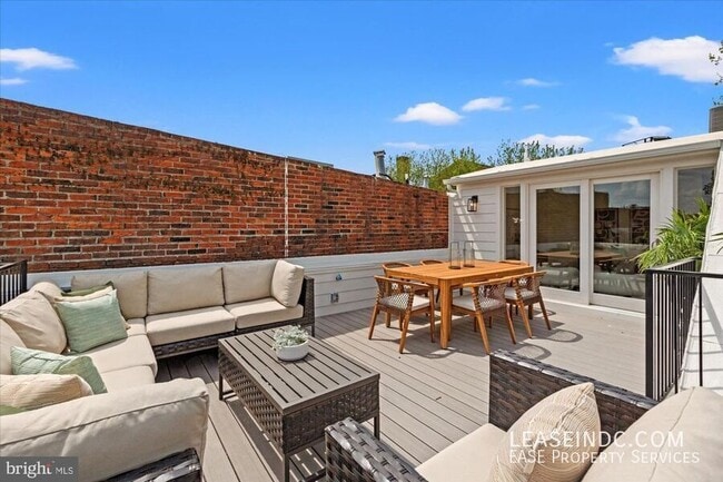 Building Photo - 1708 1/2 10th Street NW-