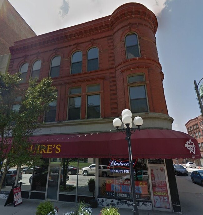 Building Photo - 218 N Center St
