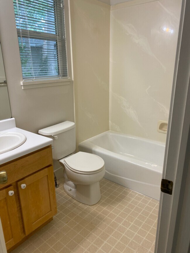 Full bathroom upstairs - 1147 E Garfield Ave