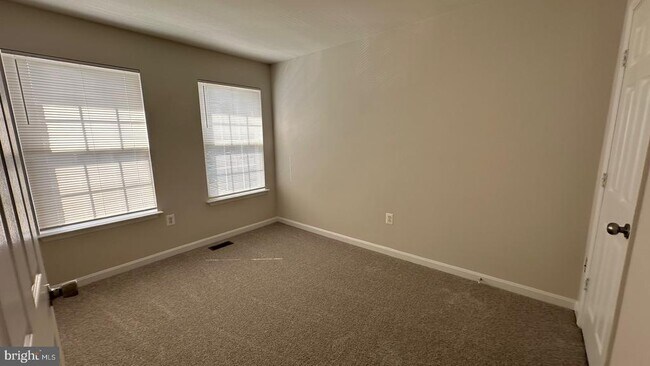 Building Photo - 15703 London Pl