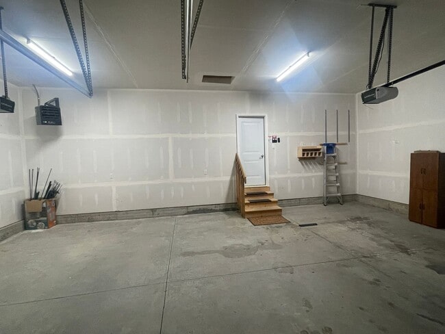 Building Photo - Spacious recently built home just west of Waukee!