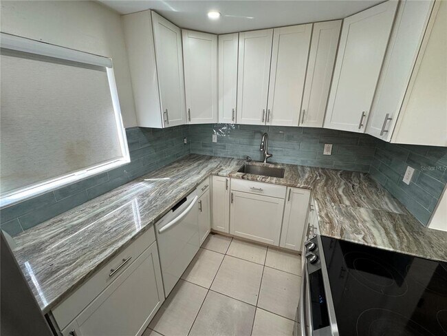 Building Photo - 3300 Fox Chase Cir