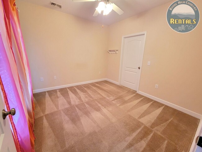 Building Photo - 3bd/3ba Pine Ridge Condo